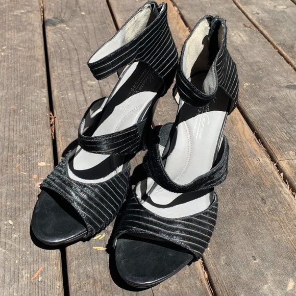 Kenneth Cole Black Zip-up Peep Toe Heels 9.5M - Picture 3 of 9